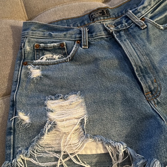HIGH RISE DISTRESSED DENIM SHORTS - Picture 2 of 3